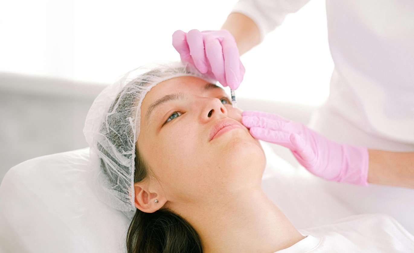 Diagram showing benefits of exosome therapy at cellular level