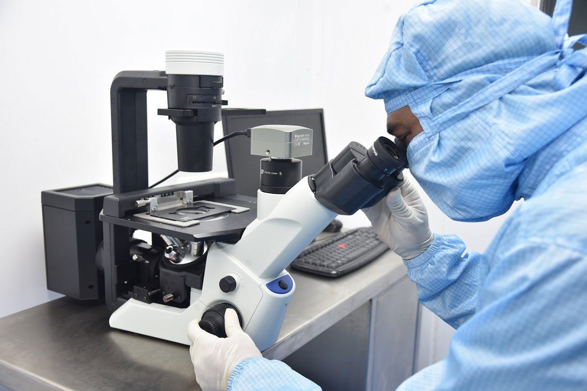 GMP-certified cleanroom for stem cell processing at Viezec
