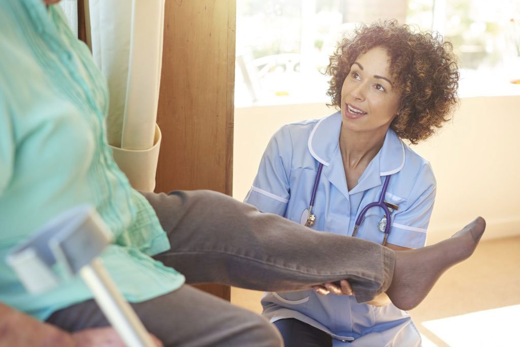 Patient receiving stem cell therapy for knee pain at Viezec Stem Cell Institute